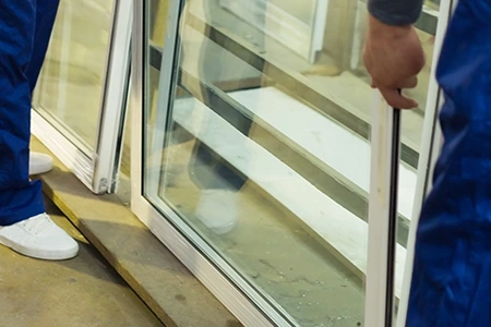 Commercial Glass Repair Technician in Haines City, FL